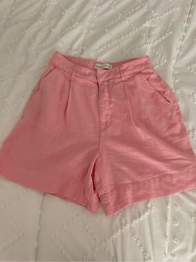 Abercrombie & Fitch Light Pink High-Waist Pleated Shorts